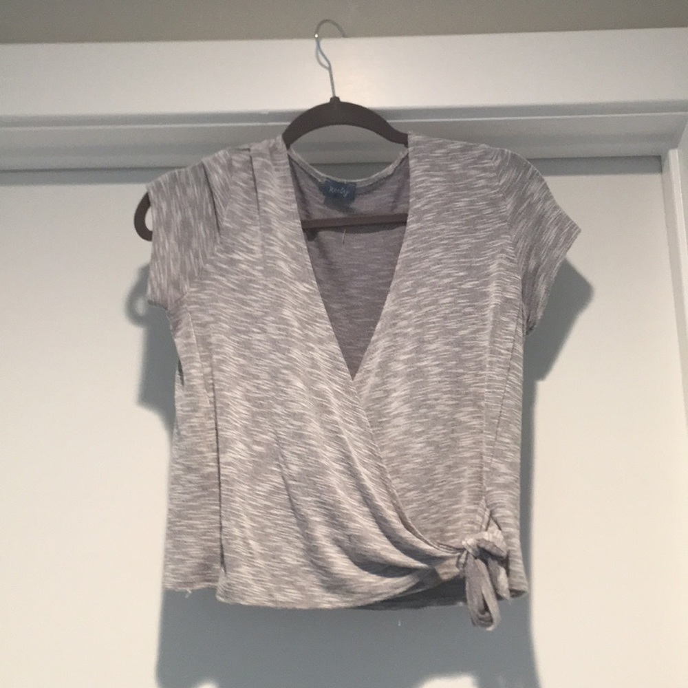 gray shirt
